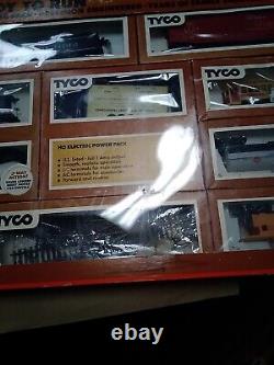 1970's Tyco Electric Train Set HO Scale Ready to Run Unnion Pacific 11 cars