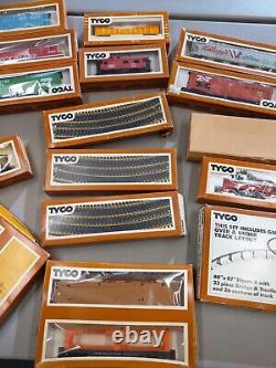 1970s Tyco Electric Train HO Scale Ready to Run 4015 Vintage Set