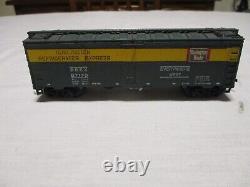 1 Burlington 6 Car Freight Train Set. Complete & Ready To Run