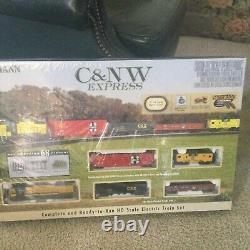 Bachmann C&NW Express HO Scale Ready to Run Train Set 4 Cars Engine
