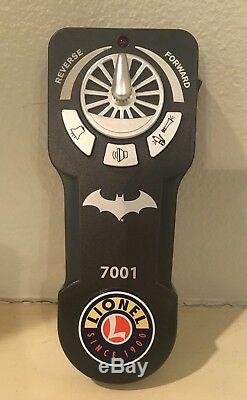 DC Comics Batman LIONCHIEF Ready-To-Run M7 Subway Set (Signed by Gotham Actors)