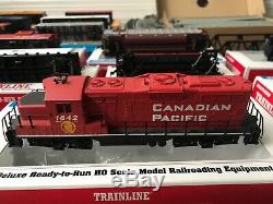 Deluxe ready to run Walthers Trainline Ho scale Canadian Pacific model train set