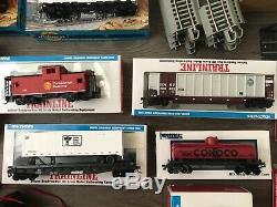 Deluxe ready to run Walthers Trainline Ho scale Canadian Pacific model train set