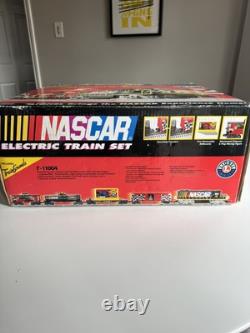 Lionel 7-11004 NASCAR O-Gauge Ready-To-Run Train Set In Original Box Complete