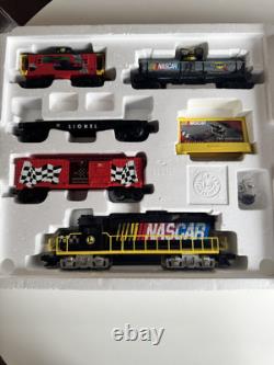 Lionel 7-11004 NASCAR O-Gauge Ready-To-Run Train Set In Original Box Complete