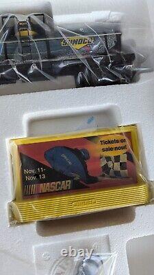 Lionel 7-11004 NASCAR O-Gauge Ready-To-Run Train Set New Box Worn