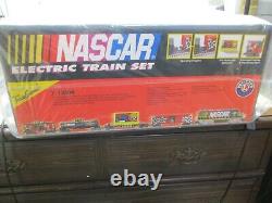 Lionel 7-11004 Nascar Ready to Run Train Set Factory Sealed with Shipping Box