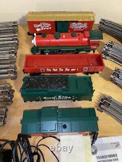 Lionel Train Set 6-21944 Ready to Run Christmas Musical Set