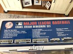 Lionel ready to run NY Yankee Steam set NIB #998046