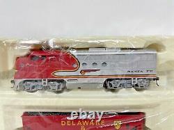 New Bachmann Santa Fe Flyer Complete Ready to Run HO Scale Train Set 00647