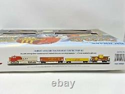 New Bachmann Santa Fe Flyer Complete Ready to Run HO Scale Train Set 00647