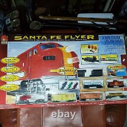 SANTA FE FLYER complete & ready to run HO scale electric train set, new