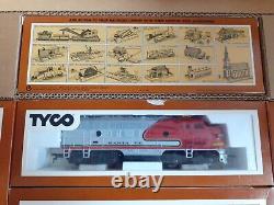 Tyco Electric Train HO Scale Ready to Run Diesel Freight Santa Fe Set