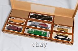 Tyco Electric Train HO Scale Ready to Run-Diesel Freight Santa Fe Set withextras