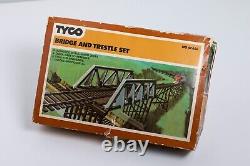 Tyco Electric Train HO Scale Ready to Run-Diesel Freight Santa Fe Set withextras