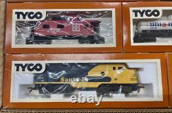 Tyco Electric Train Set HO Scale Ready to Run 4 Trains, Tracks, and Power Pack