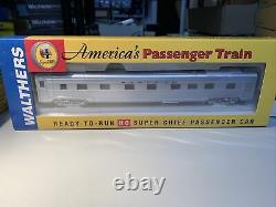 Walthers Ready-to-Run Santa Fe Super Chief 8-Car Set