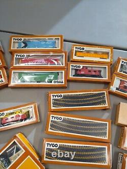 Années 1970 Tyco Electric Train HO Scale Prêt à Rouler 4015 Ensemble Vintage