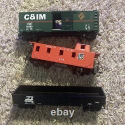 Bachman Trains GREAT lakes flyer COMPLETE AND READY TO RUN Scale TRAIN set translates to: Ensemble de train Bachman Trains GREAT Lakes Flyer COMPLET ET PRÊT À L'EMPLOI en échelle.