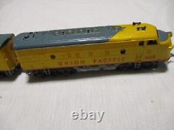 Ensemble de train de marchandises Union Pacific6 voitures. Excellent. Échelle H.O. Prêt à fonctionner
