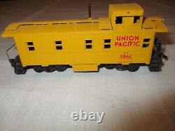 Ensemble de train de marchandises Union Pacific6 voitures. Excellent. Échelle H.O. Prêt à fonctionner