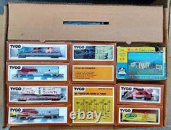 Ensemble de train électrique Tyco HO Scale prêt à rouler Diesel Freight Santa Fe Vintage