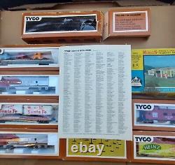 Ensemble de train électrique Tyco HO Scale prêt à rouler Diesel Freight Santa Fe Vintage