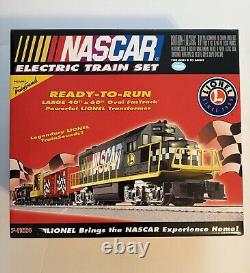 Ensemble de train prêt à rouler Lionel NASCAR O-Gauge 711004 tout neuf dans la boîteL@@K