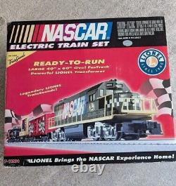 Lionel 7-11004 Ensemble de train NASCAR O-Gauge prêt à fonctionner en boîte neuve usée