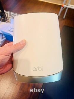 Système Wi-Fi maillé Tri-Bande NETGEAR Orbi RBK752 (Ensemble de 2 1 Routeur & 1 Satellite)