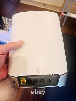 Système Wi-Fi maillé Tri-Bande NETGEAR Orbi RBK752 (Ensemble de 2 1 Routeur & 1 Satellite)